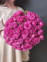 Букет из 31 кустовой пионовидной розы