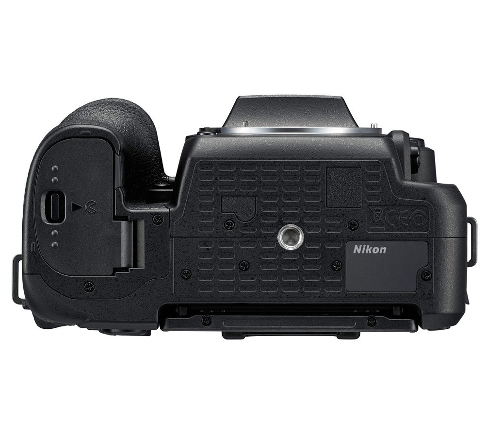 Зеркальный фотоаппарат Nikon D7500 Kit с AF-S 18-140 VR