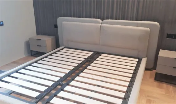 Кровать Tatlin Soft под матрас 180х200 см, серая экокожа и рогожка