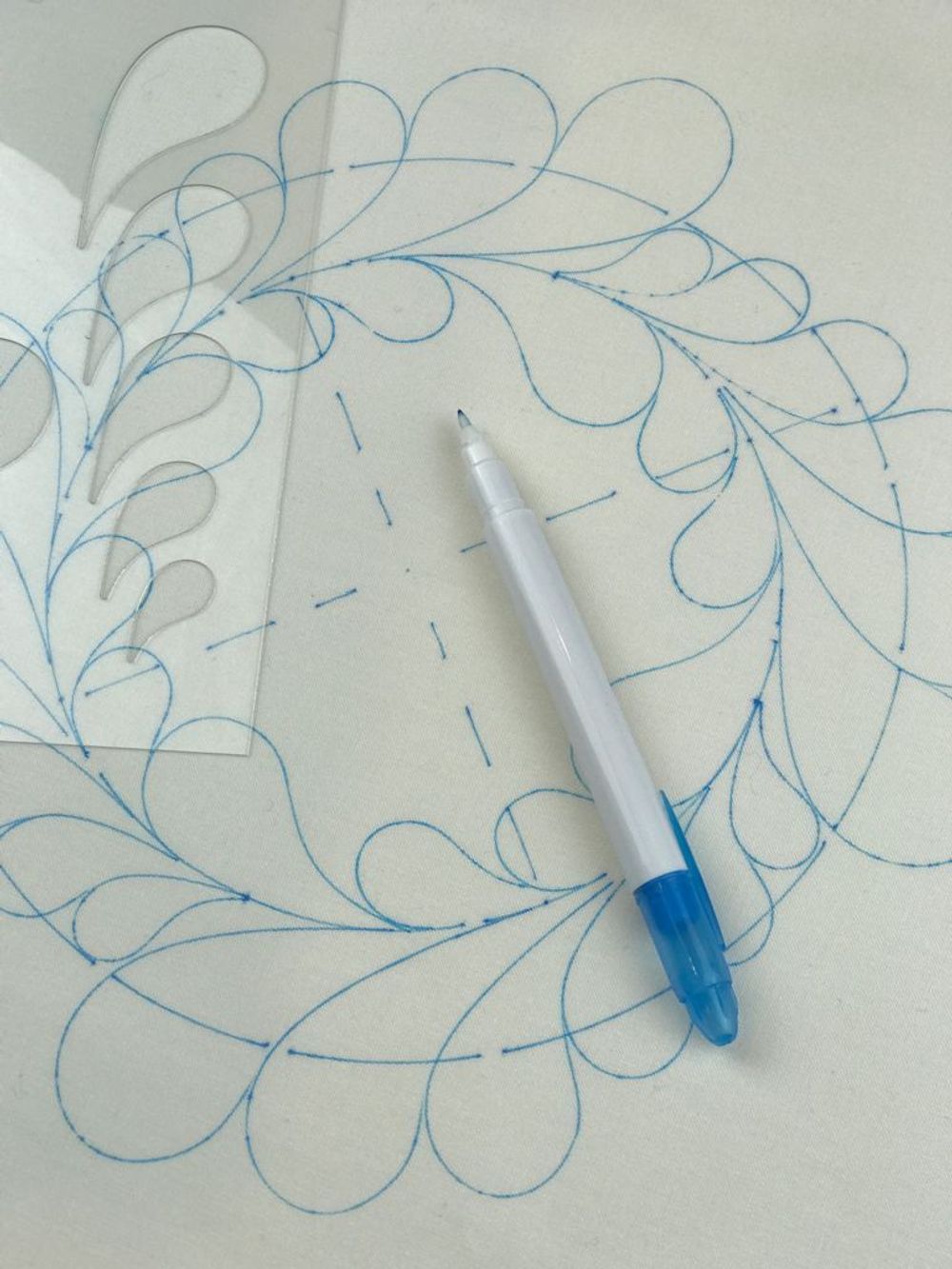 Шаблон для стежки  и аппликации "Перышки" (арт. T43)