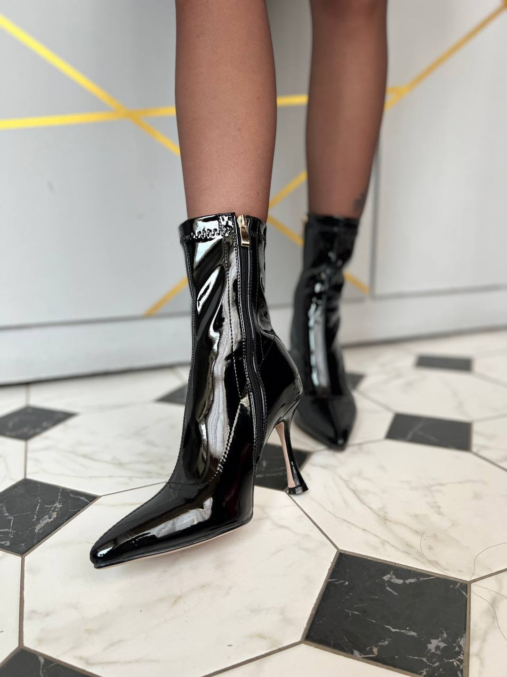 Ботильоны лаковые