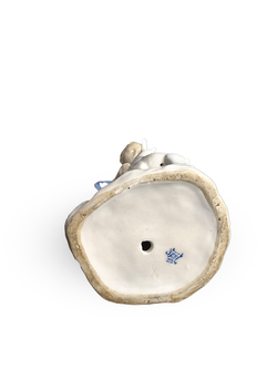 Фарфоровая статуэтка "Сестрица Алёнушка с козлёнком" ЛЗФИ