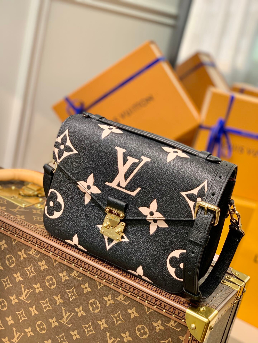 Louis Vuitton Pochette Metis