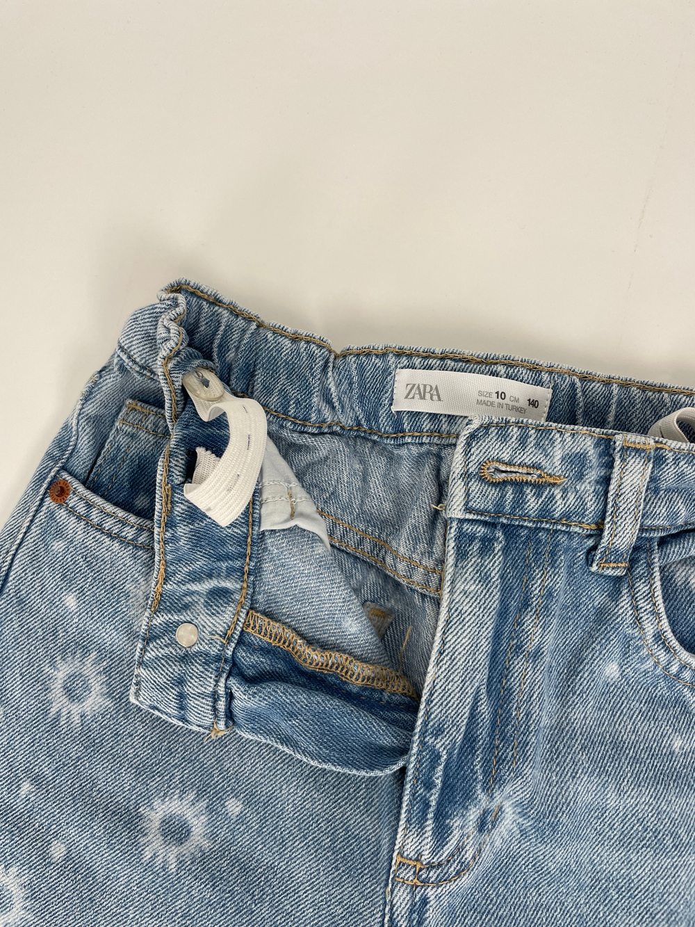 Джинсы Zara