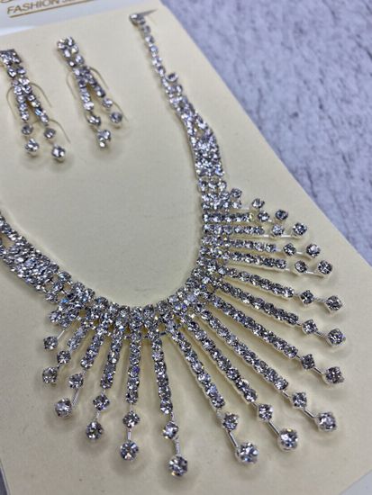 Комплект украшения (колье и серьги)