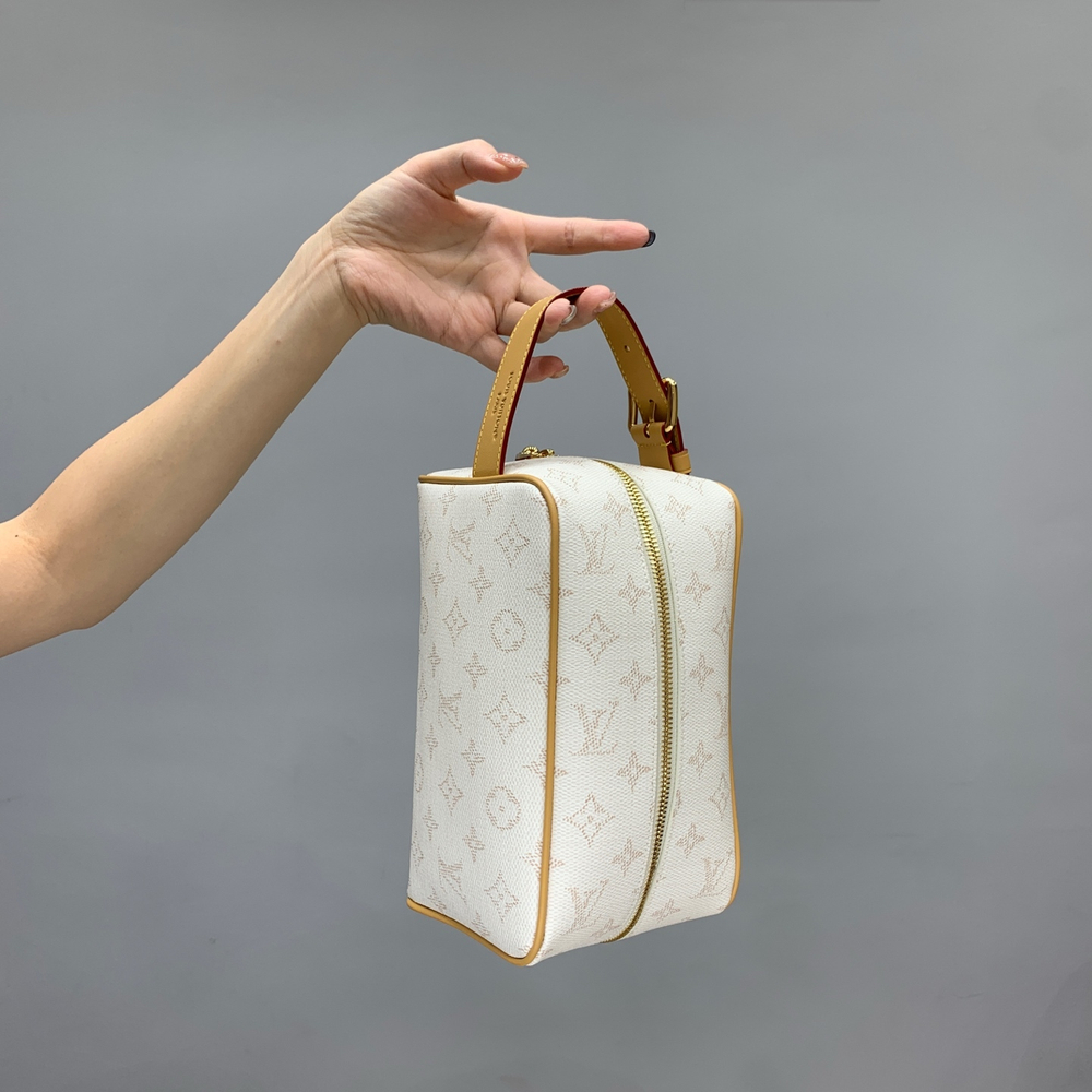 Louis Vuitton Locker Dopp Kit