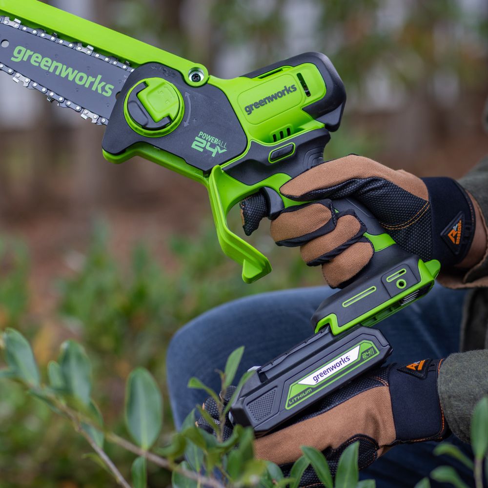 Цепная мини пила аккумуляторная Greenworks GD24CSMNX Арт. 2008707UA, 24V, 15см, бесщеточная, в комплекте АКБ 2 А·ч и ЗУ в сумке