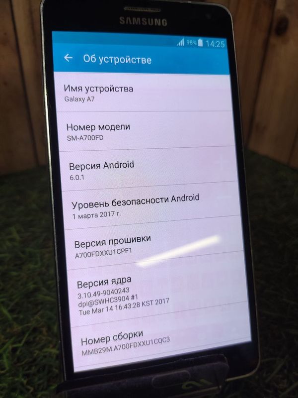Смартфон Samsung A700FD 2018, 16 ГБ, Черный, (Витринный)