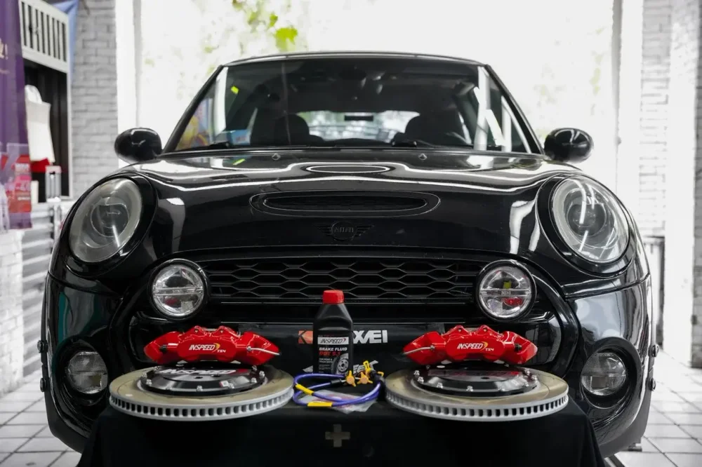 Усиленная тормозная система Mini copper III \ 3 Рестайлинг 2021-2024+ Мини Купер Тормоза Суппорт Тормозные диски Колодки