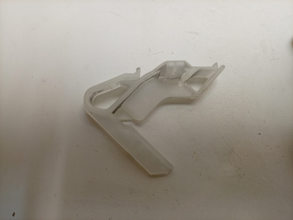 FE925N кт21 Пластиковый крепеж, защёлки и заглушки для стиральной машины Zanussi б/у