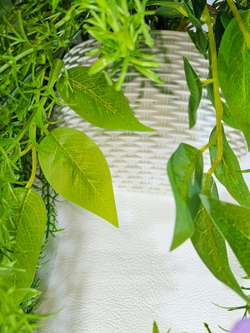 Искусственные цветы Акация сиреневая в настенном белом кашпо