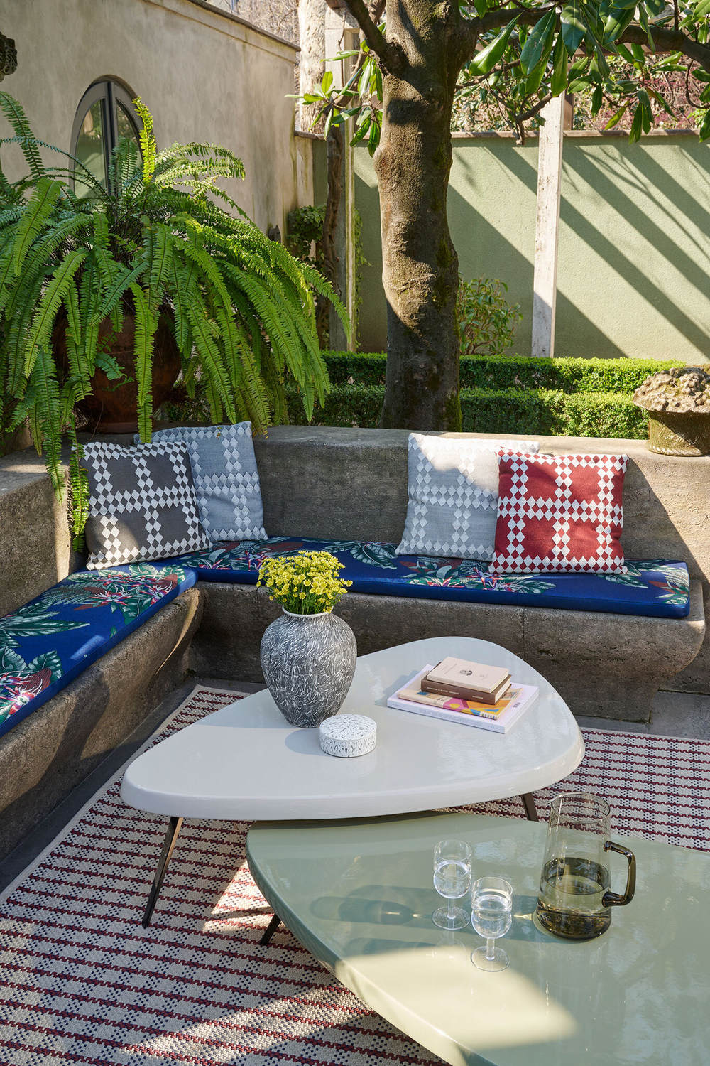 Стол Cassina MEXIQUE OUTDOOR LOW TABLE