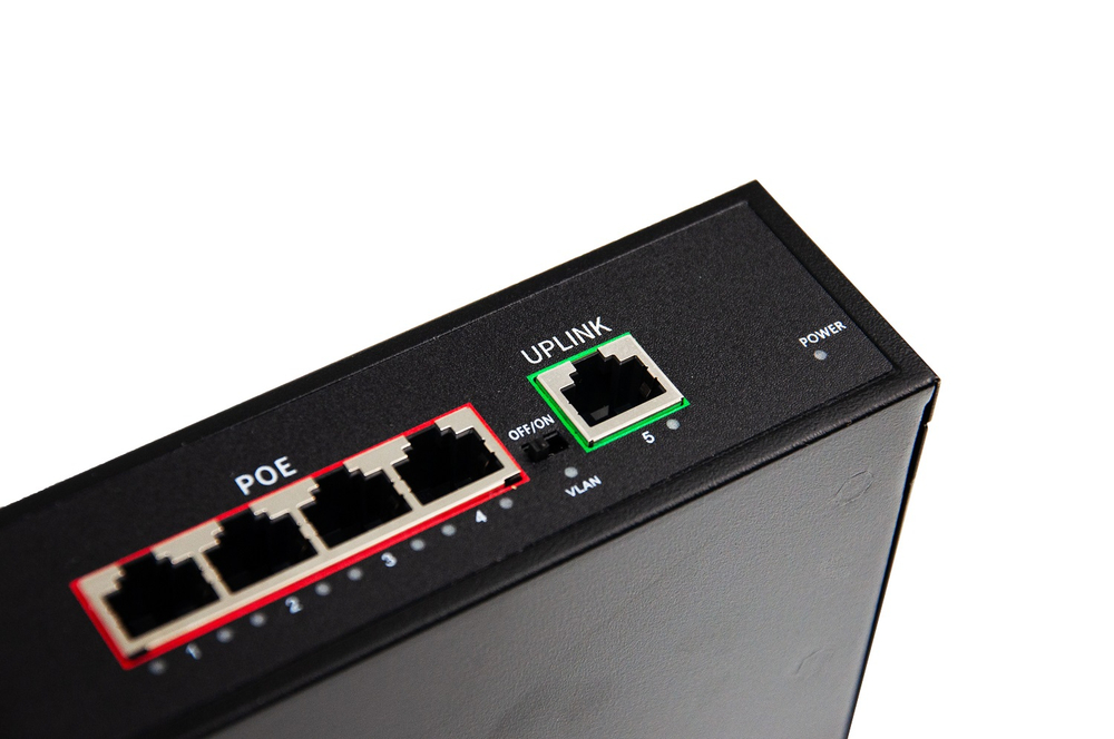 Коммутатор-свитч DPTEK DK1000, 4 порта RJ45 PoE 1Гбит/с, 1 порт Uplink 1Гбит/с
