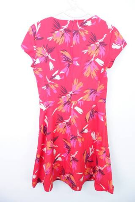 Платье яркой расцветки,визуально на 40/42 размер