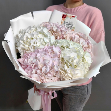 Букет из 5 гортензий