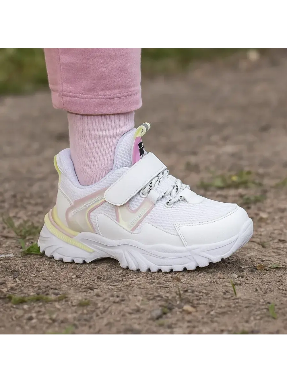 Кроссовки для девочки.