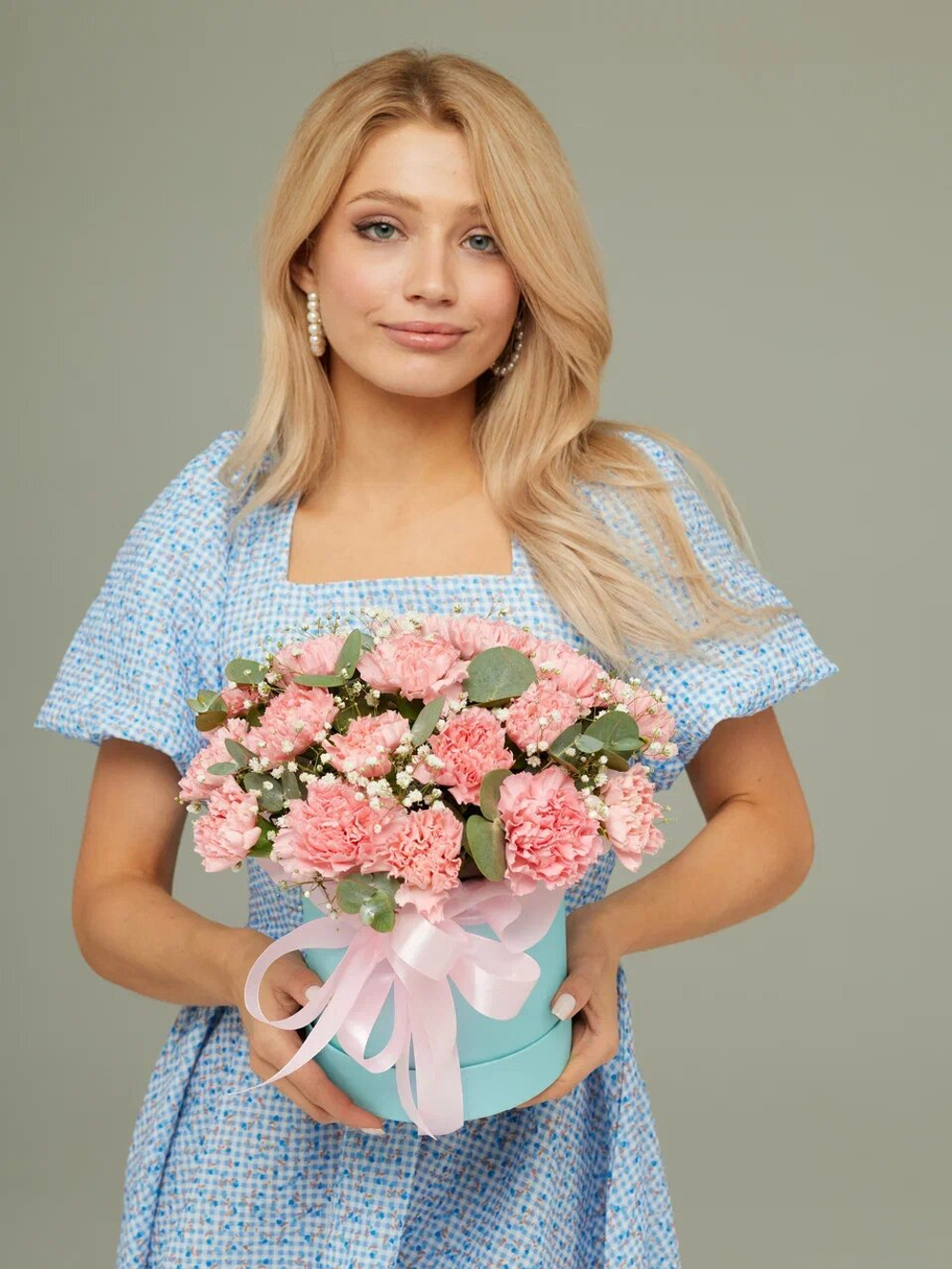 Композиция в коробке из свежих живых цветов Ароматный диантус, купить с доставкой