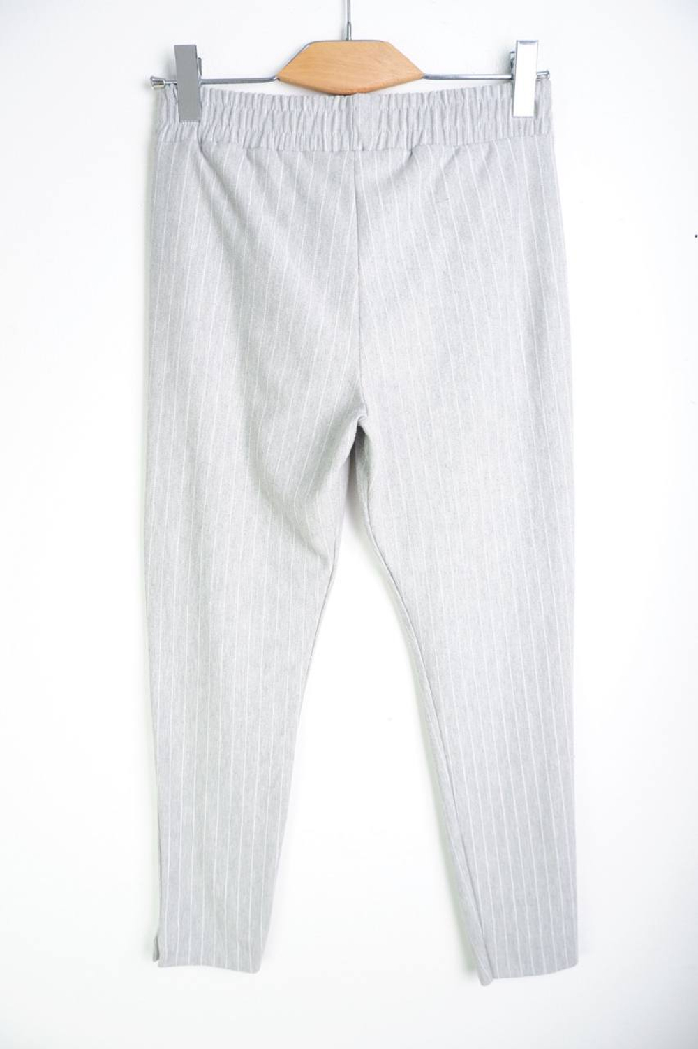 Брюки базового цвета в полоску, визуально на 44 размер