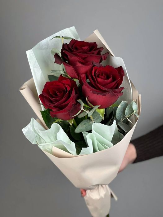 Букет-комплимент из премиальной розы Эксплоер и эвкалипта (40 см)
