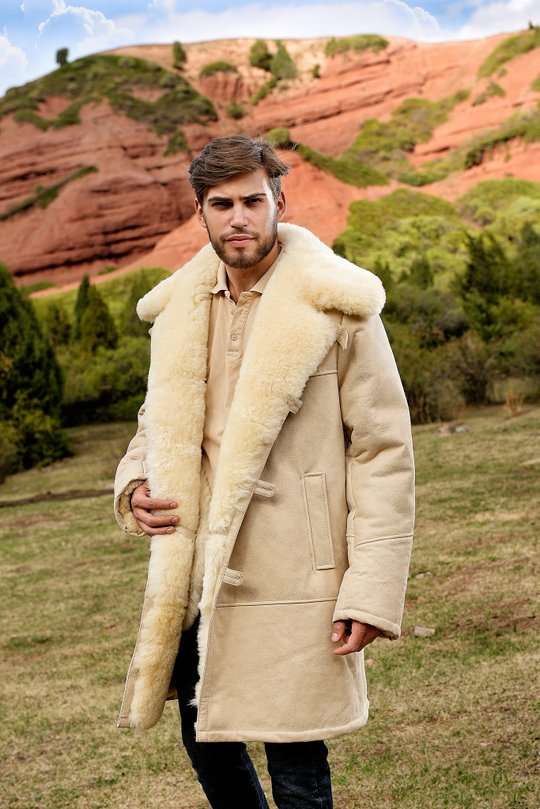 Тулуп из натуральной овчины с длинным волосом, светлый