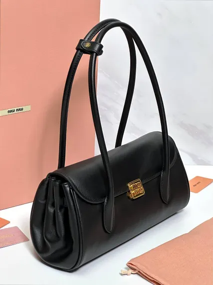 Cумку MIU MIU с двойной ручкой в черном цвете