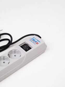 Сетевой фильтр с предохранителем 1.8м (6 розеток) белый Pilot S
