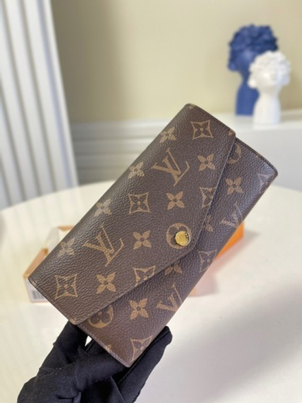 Louis Vuitton Sarah Wallet