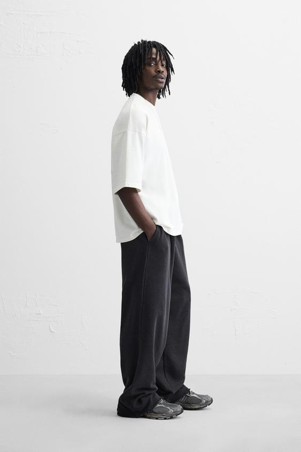 ZARA ТОЛСТОВКА С ЭФФЕКТОМ ПОТЕРТОСТИ С НАДПИСЬЮ, ЖЕЛТОВАТО-БЕЛЫЙ