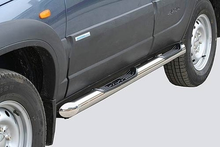 Пороги «Труба Люкс» с проступями (Ø=76), Chevrolet Niva (03.2009 -)/Lada Niva (07.2020 -),  Нива Тревел (нержавеющая сталь)