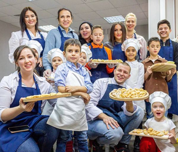 Аника Керимова и дети: вместе слепим тысячу пельменей