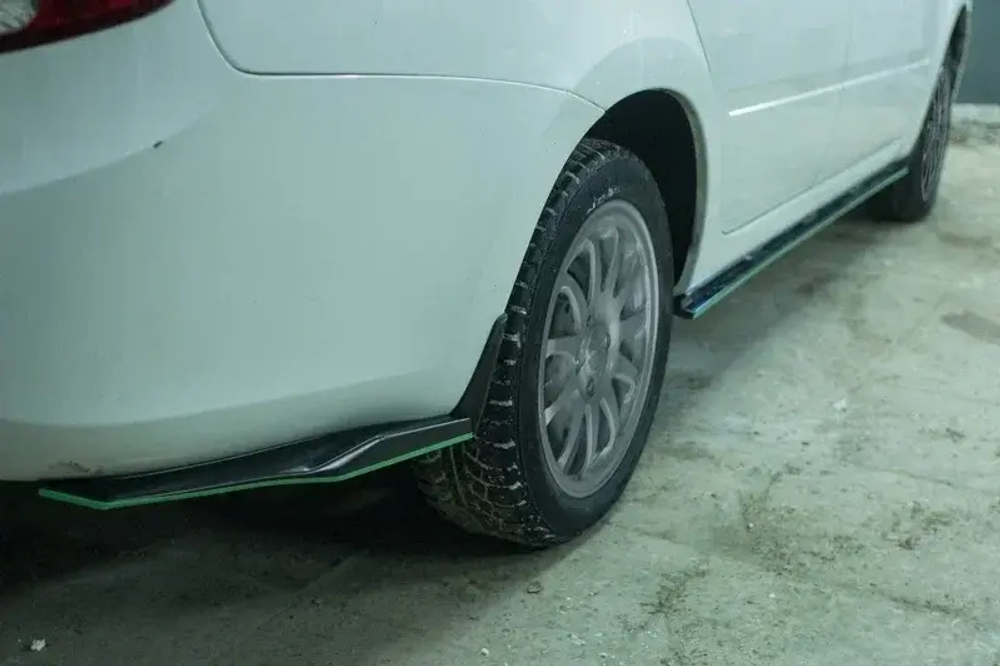 Сплиттеры заднего бампера Volta