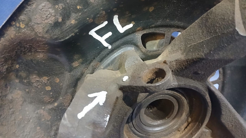 Ступица передняя левая TOYOTA HARRIER 2000