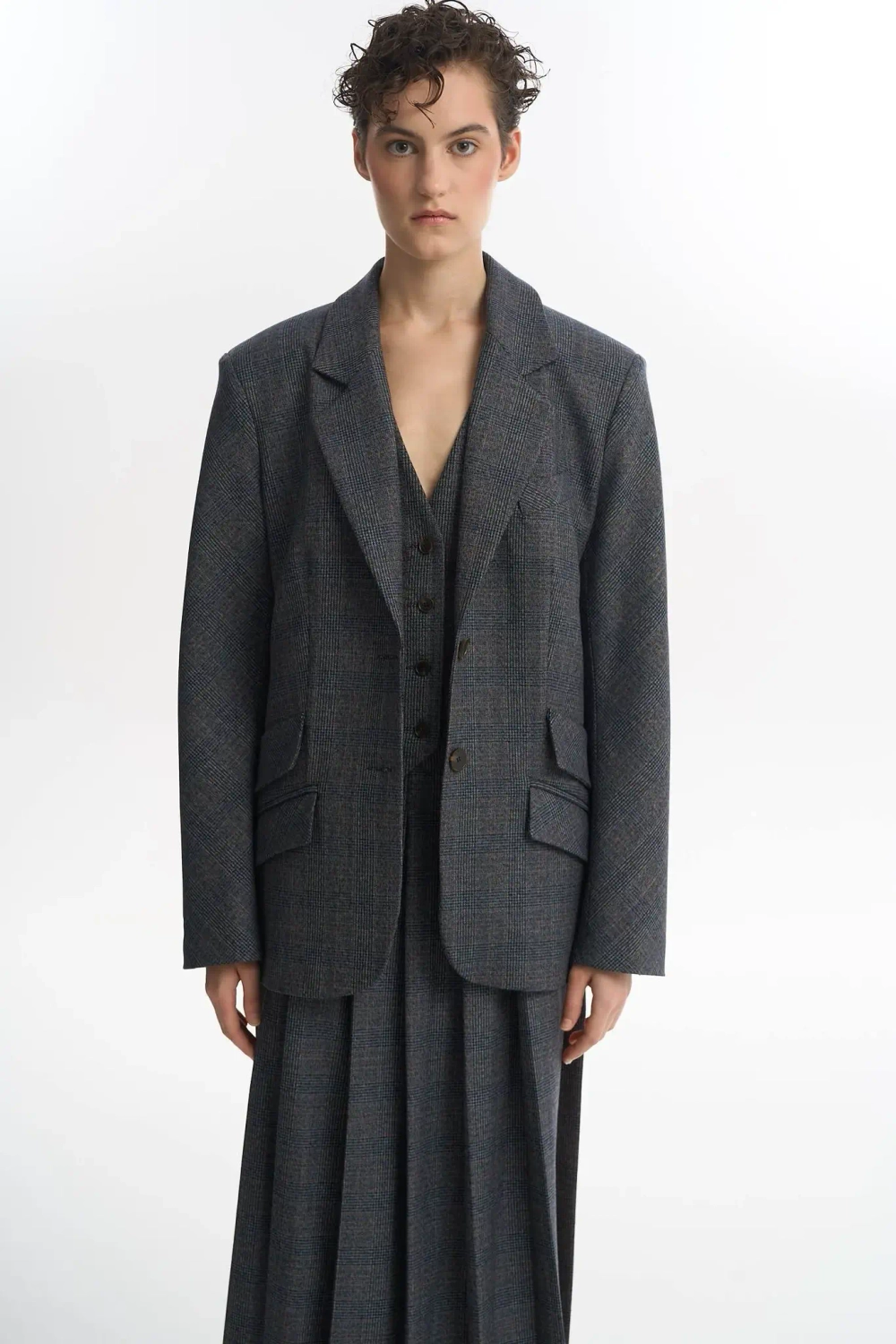 Жилет с открытой спиной серый