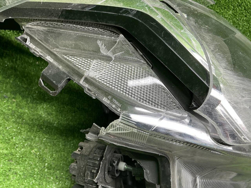 Битая Фара правая Subaru Forester 5 SK (18-21) LED