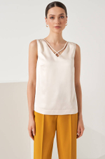 22803 Блузка женская (молочный)