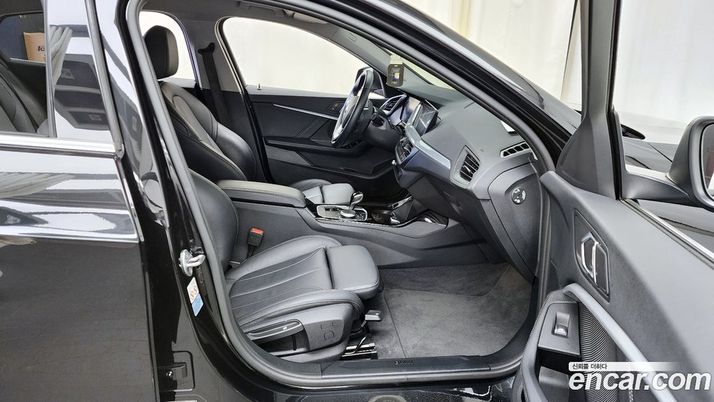 BMW 1 Series (F40) 120i Advantage (12.2021)