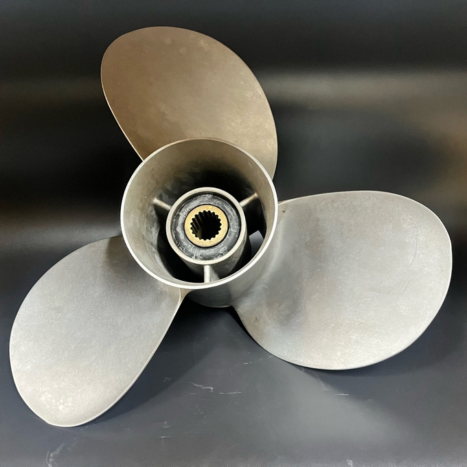 Гребной винт Mercury Bravo Two (3x18-1/4х19R) (19 шлицев) (Правого вращения) (Cталь)