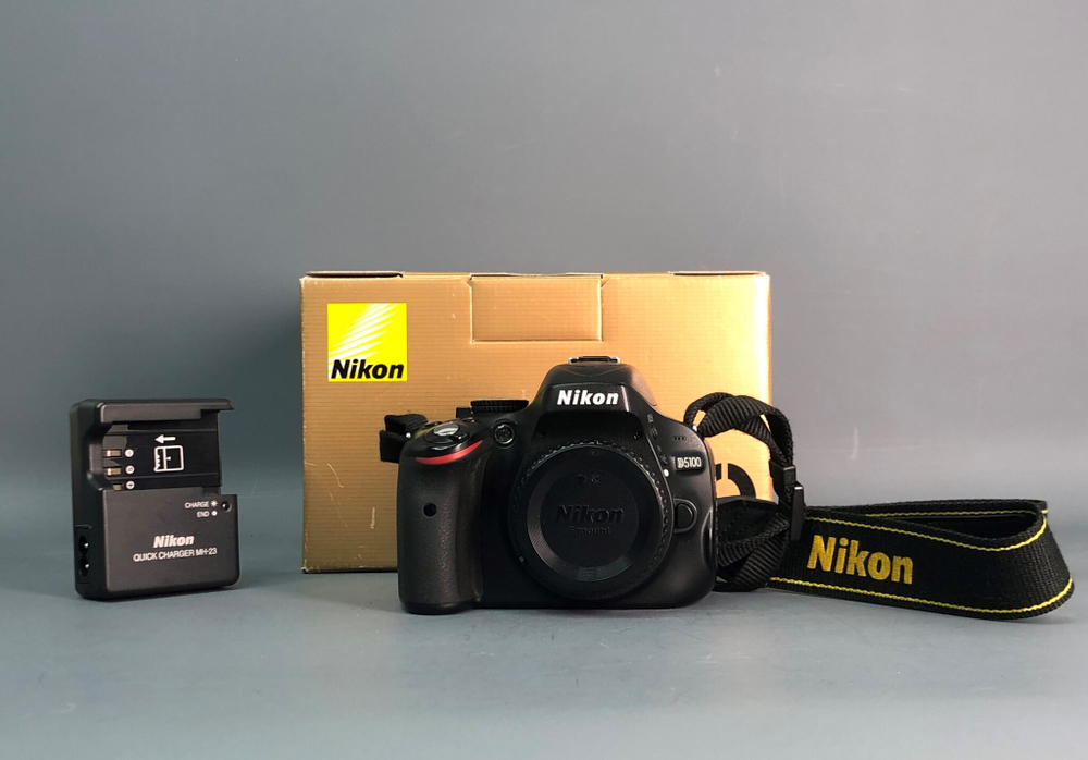 Nikon D5100 33.000 кадров
