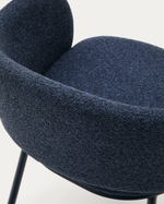 Стул Maina из плотной синей шенилловой ткани и стальными ножками с синей отделкой