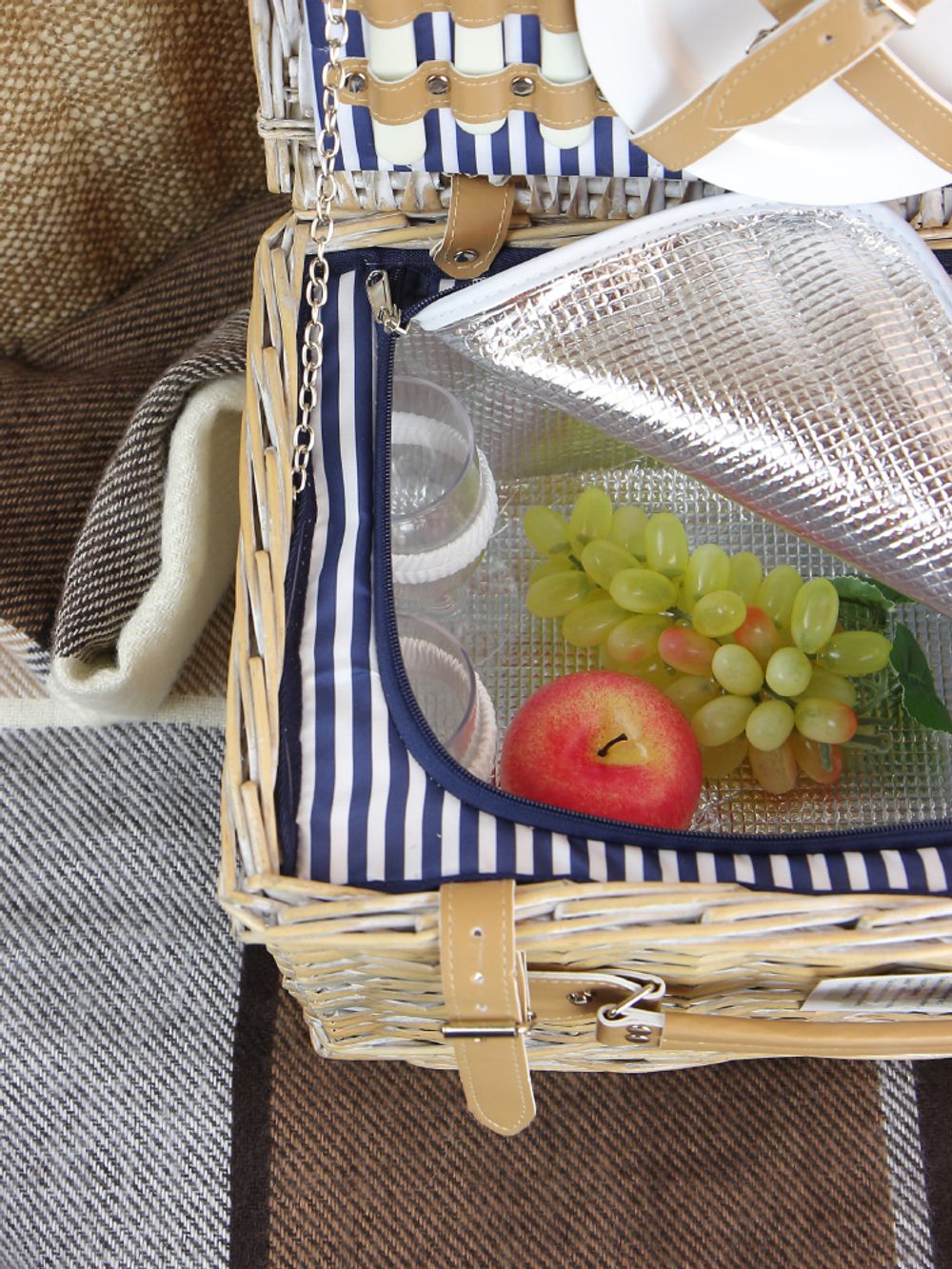 HOLYDAY BASKET Набор для пикника с термосумкой на 2 персоны