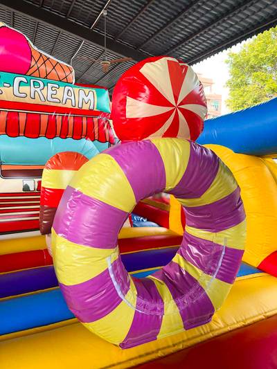Коммерческий надувной батут «Мороженое 2» 5*5*3.5 м