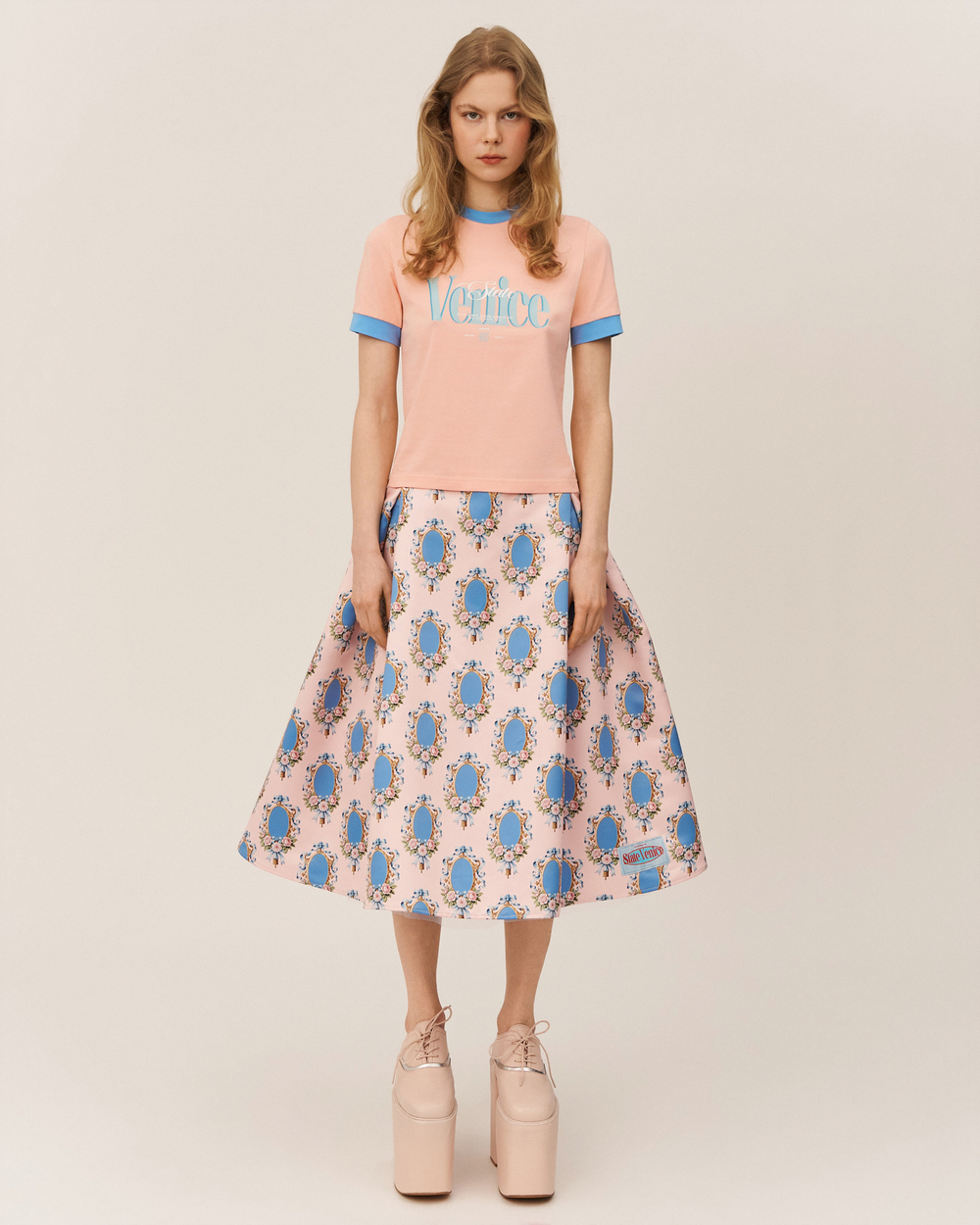 Приталенная футболка из облегченного хлопка