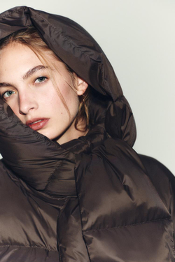 ZARA ВОДОНЕПРОНИЦАЕМЫЙ ВЕТРОЗАЩИТНЫЙ ПУХОВИК С КАПЮШОНОМ ИЗ ПЕРА И ПУХА, КОРИЧНЕВЫЙ