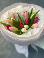 Букет 15 тюльпанов mix в воздушном оформление