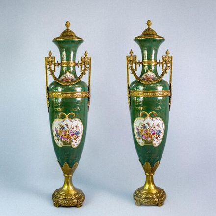 Пара ваз в дворцовом стиле