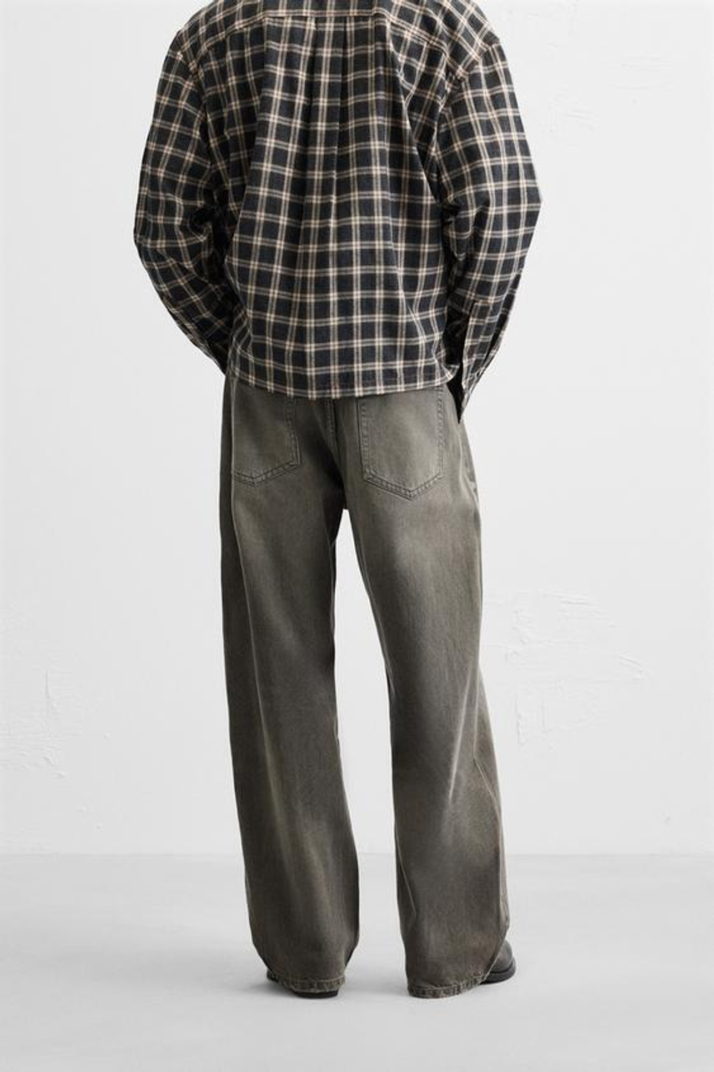 ZARA ДЖИНСЫ BAGGY FIT С ДЕКОРАТИВНОЙ СТРОЧКОЙ, ТЕМНО-КОРИЧНЕВЫЙ