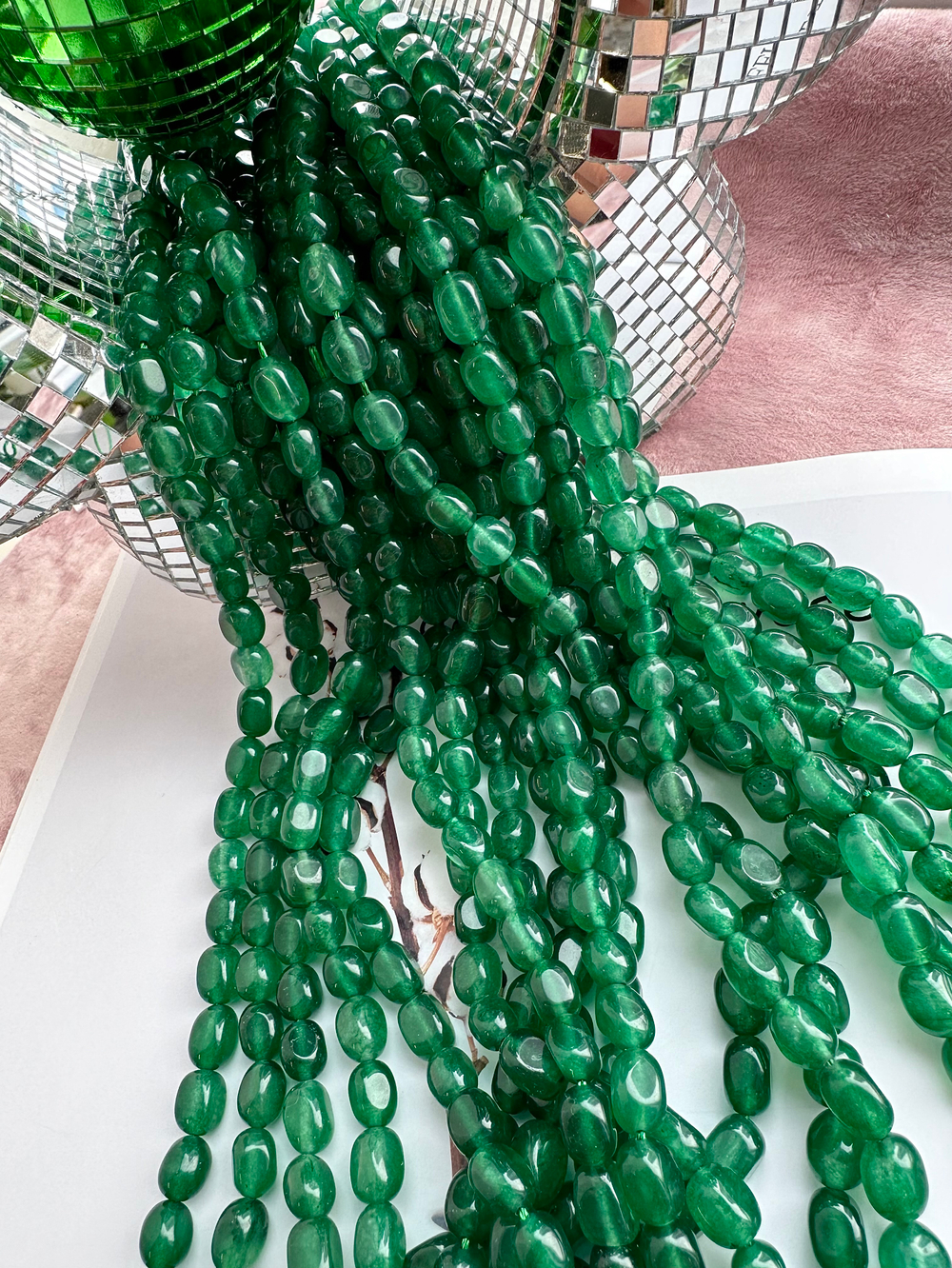 Нить бусин из тонированного кварца 7-8мм (галтовка)