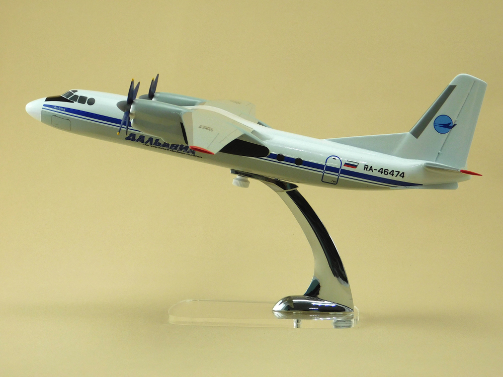 Модель самолета Ан-24РВ (М1:72, Дальавиа)