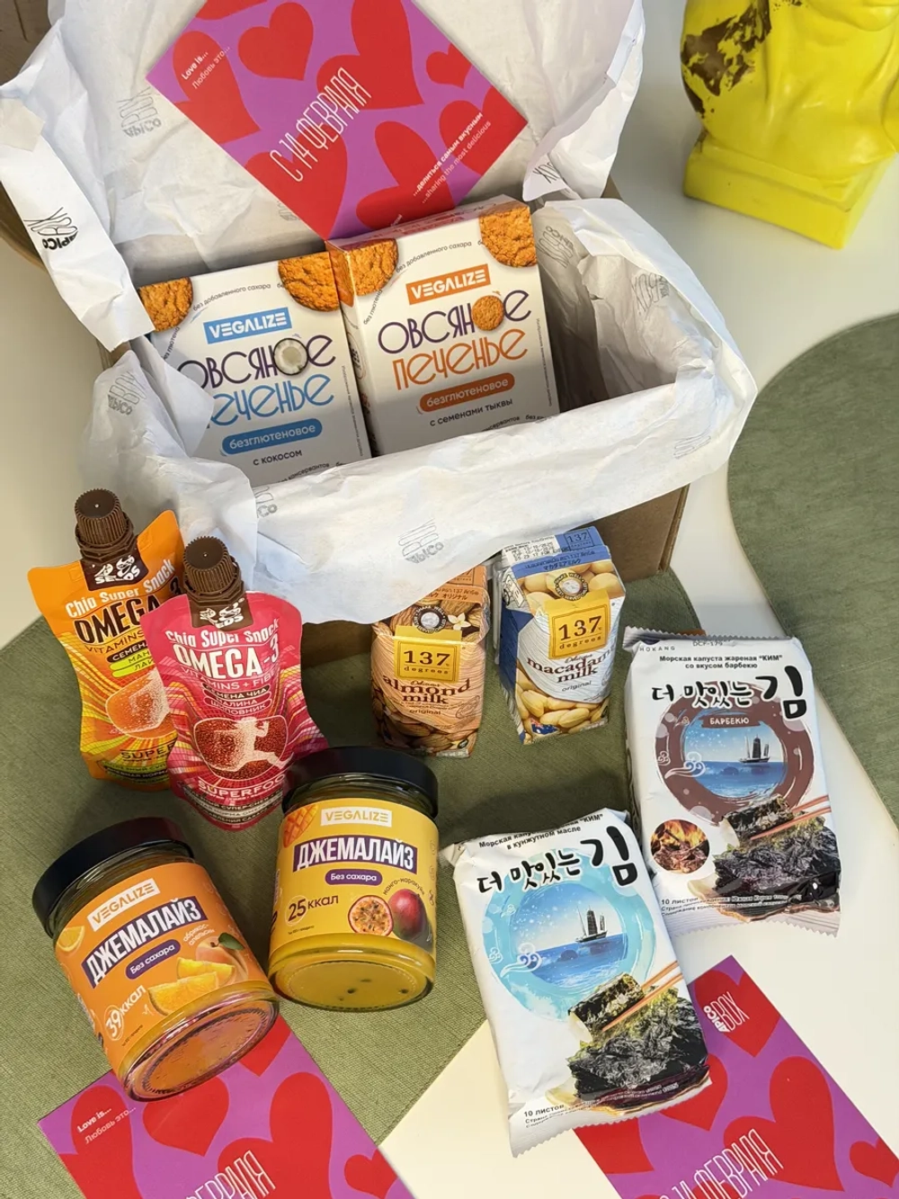 Подарочный набор APICO BOX "Love is"