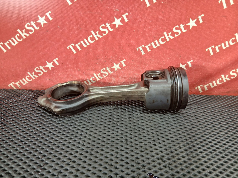 Поршень с шатуном 2020г.